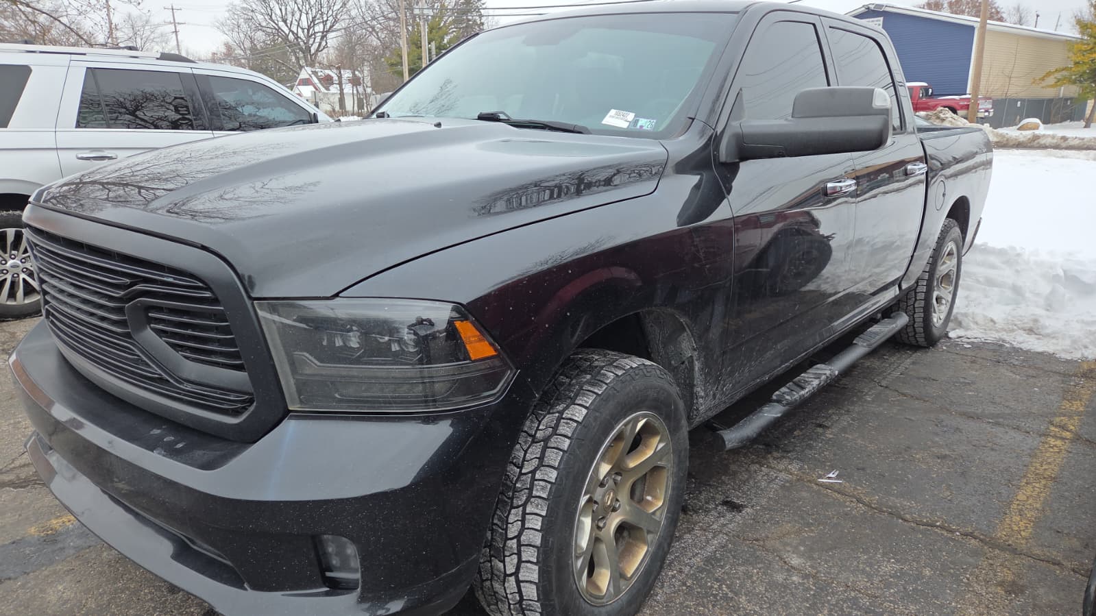 RAM 1500 negro lateral — Bernardo Bros Diesel